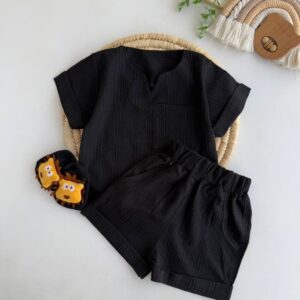تیشرت یقه کوبایی و شلوارک جیبدار